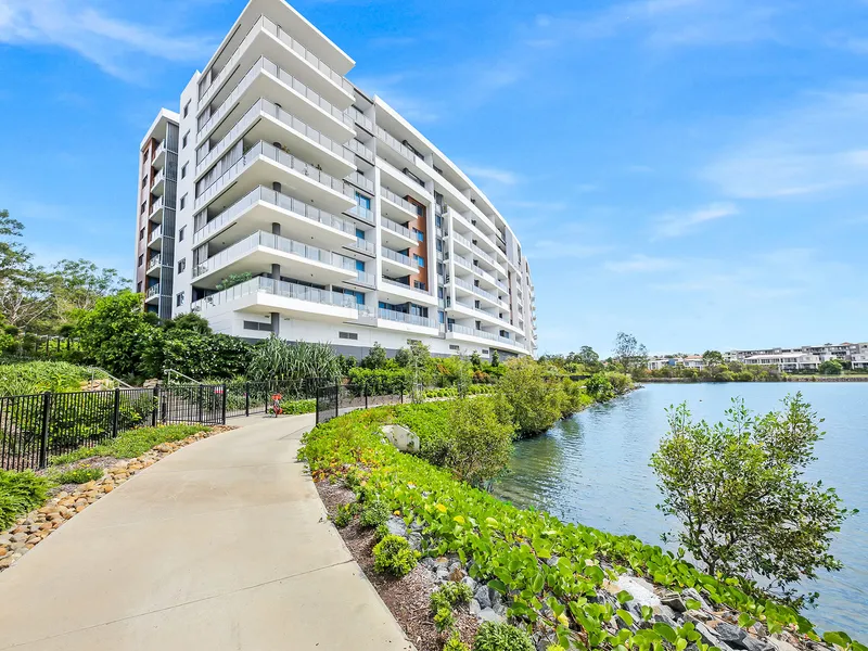 Lakeside Living in Vibrant Varsity Lakes