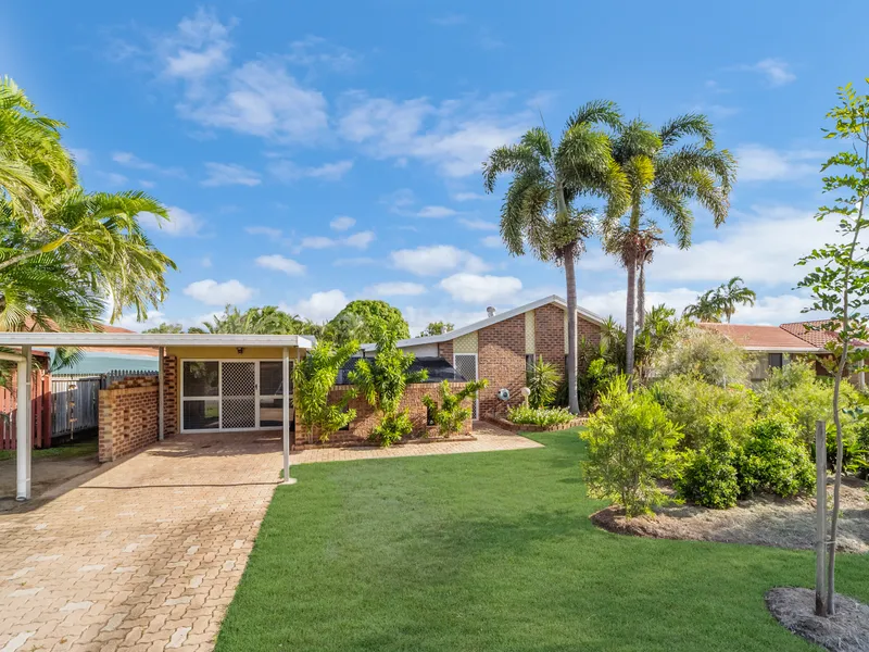 3 Bedroom Home with Pool, Guest Accommodation and More!