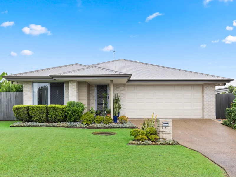 QUALITY 4 bedroom lowset Brick