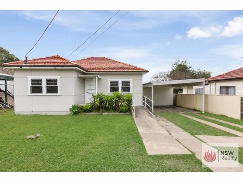 Charming 3 bedroom Character Home!!!