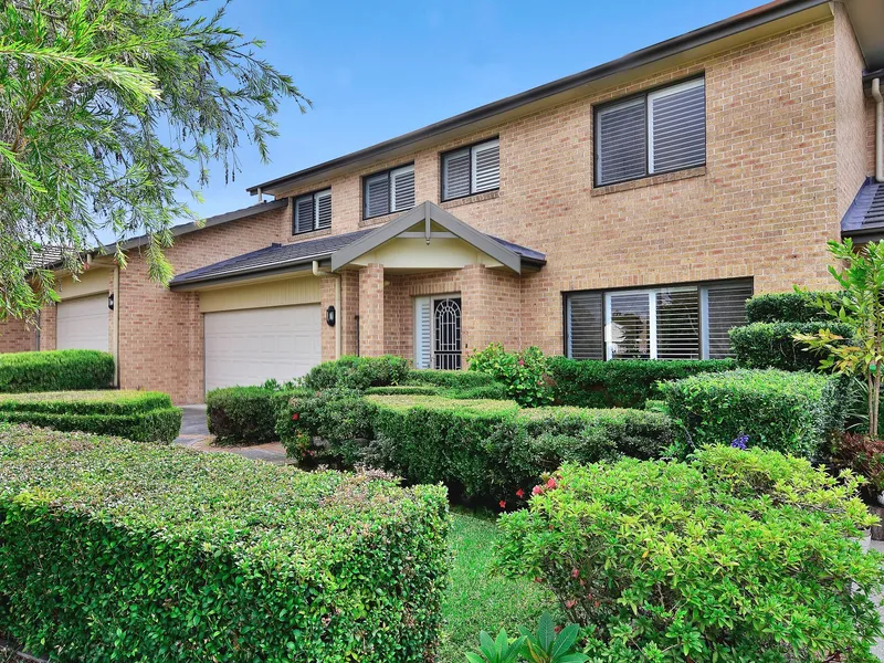 STUNNING TOWNHOUSE WITH PRIZED NORTH FACING REAR COURTYARD