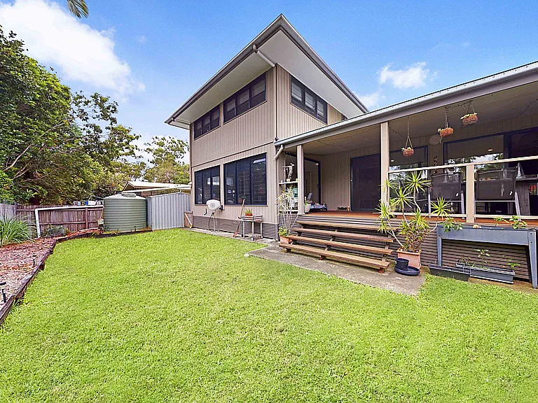 5 Bedroom Home With Pool