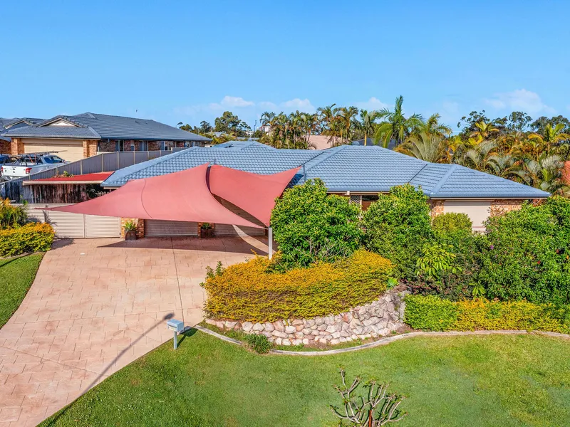 Beautifully Presented Family Home in Prime Location