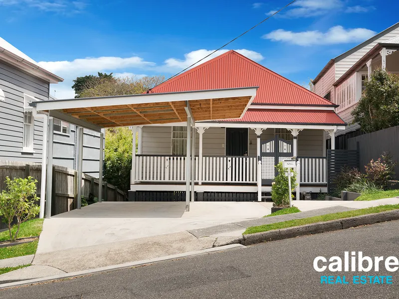 Gorgeously Charming Queenslander with the Perfect Modern Touch