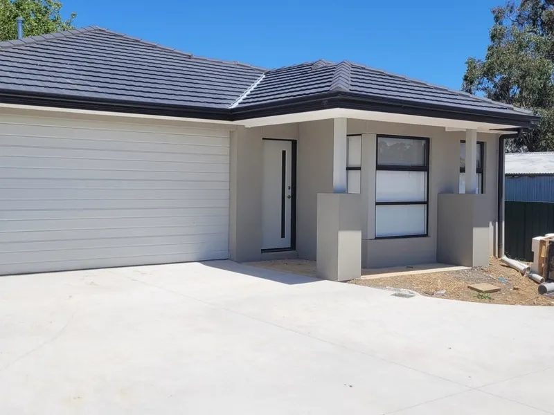 Brand new ! 3 bedroom / 2 bathroom house