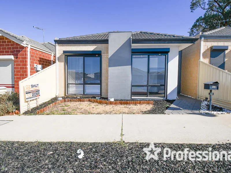 Easy care living in Lakelands!