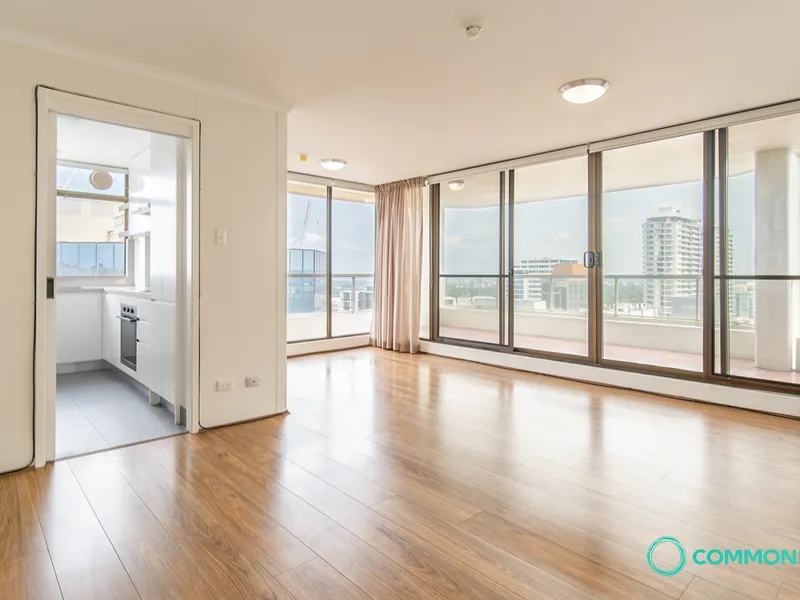 Harbour Bridge view + Newly renovated kitchen + air-conditioned apartment in the heart of Bondi Junction