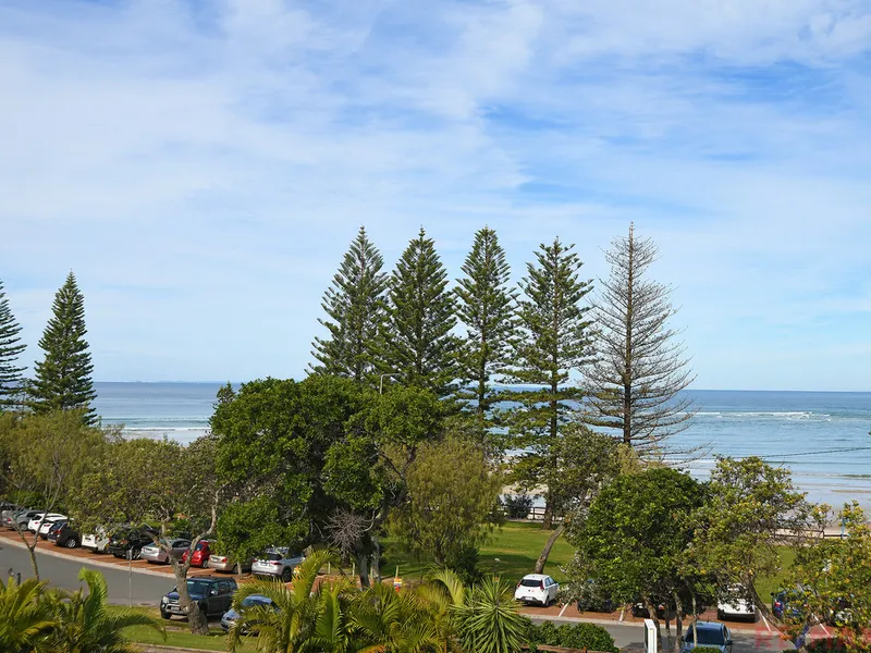 IMPECCABLE LOCATION PROVIDING SUBLINE VIEWS