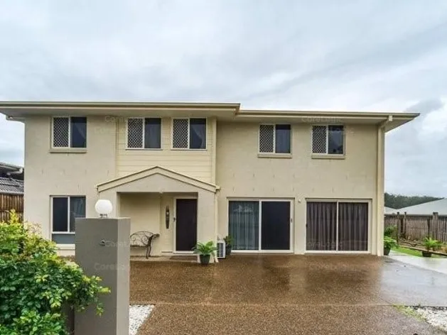 DUAL LIVING - HUGE FAMILY HOME 