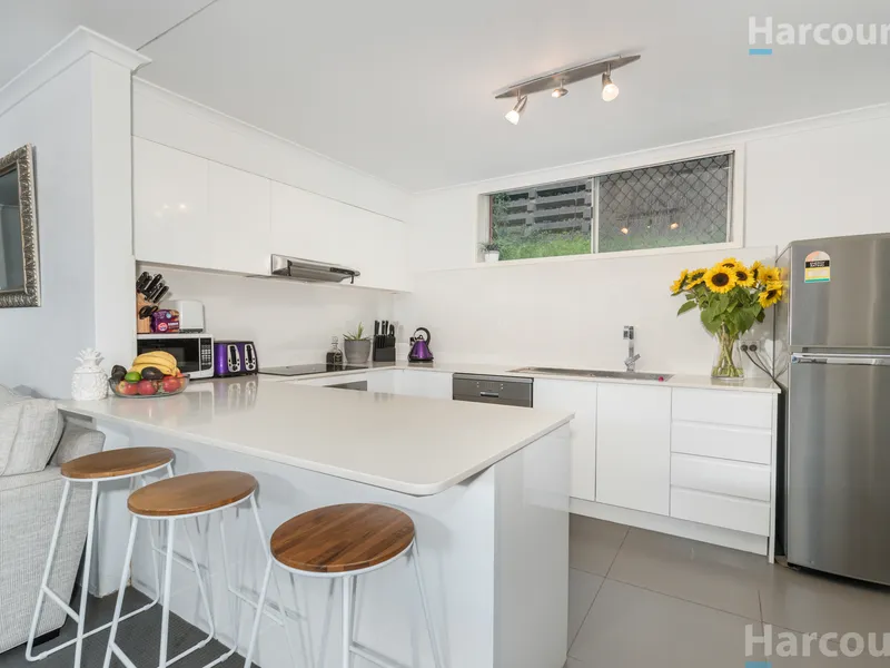 Beautifully Renovated Apartment in the Heart of The Hill