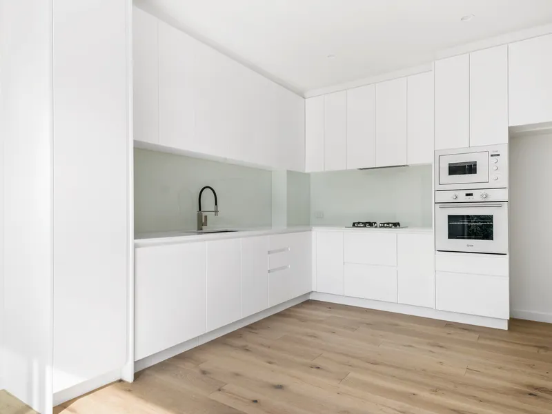 Spacious 1 Bedroom Plus Large Study Nook - Short Term Lease Available!