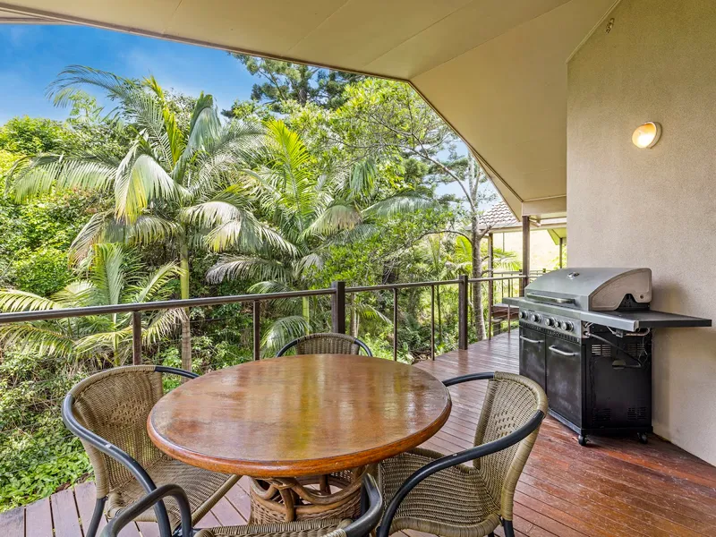 Tranquil Lagoon views - freestanding villa style home