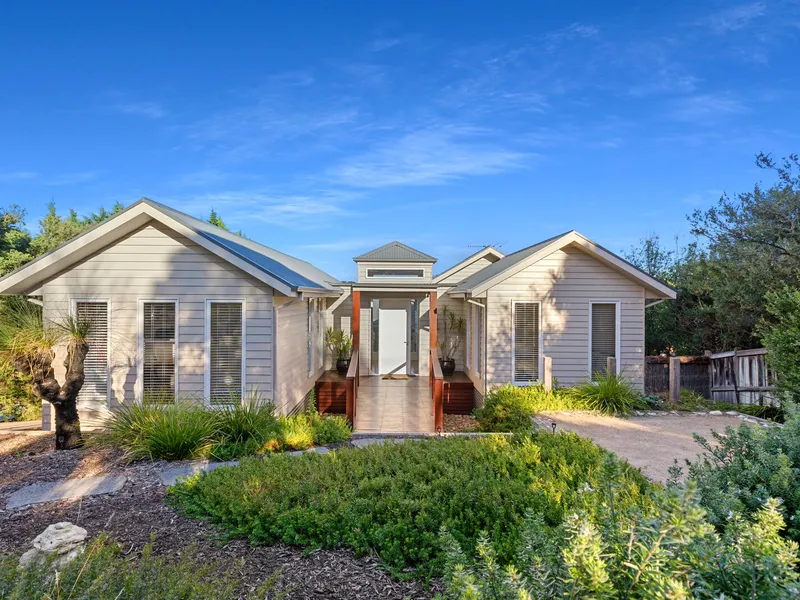 Coastal Sanctuary Metres from the Bay