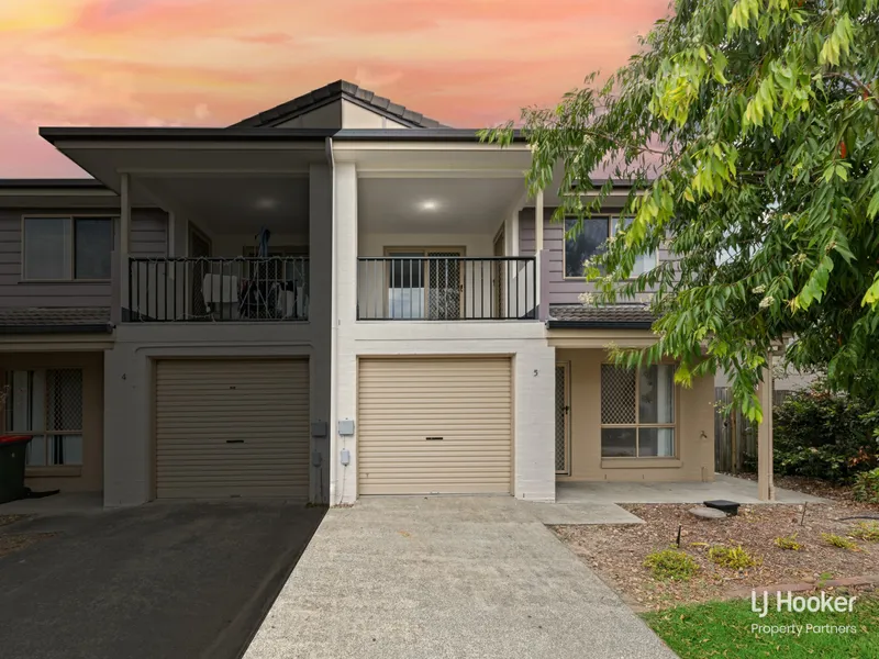 Unique and Massive Townhouse in Boutique Complex!