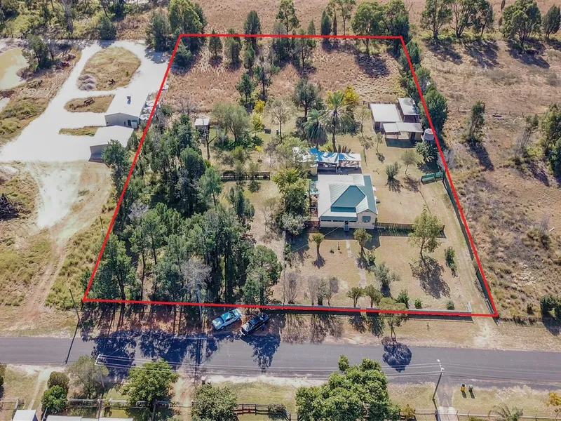 COUNTRY LIFESTYLE, TOWN CONVENIENCE