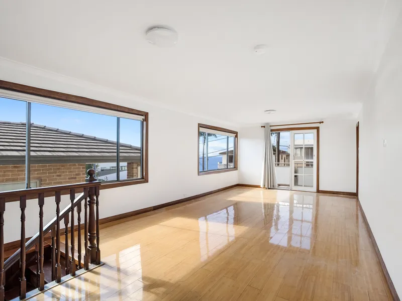 Ocean And Wedding Cake Island Views In South Coogee