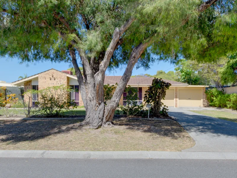 Beautifully Presented Home with Workshop!!