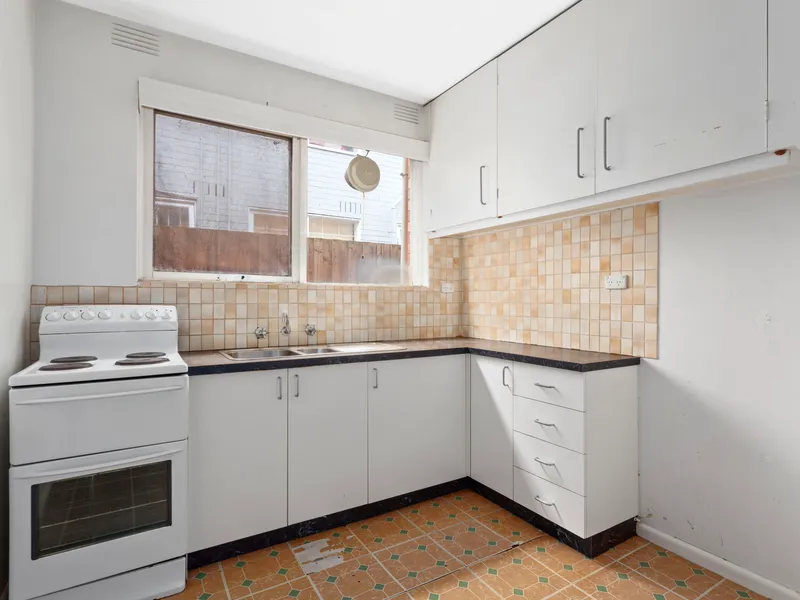 Fantastic Ground Floor Apartment - close to shops and transport !