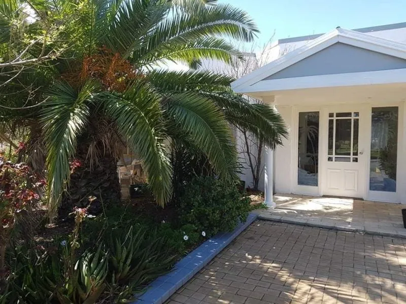 Large 5 Bedroom Home with Granny Flat