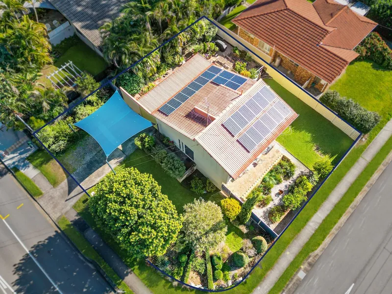 Mediterranean Beauty in an Exclusive Suburban Retreat