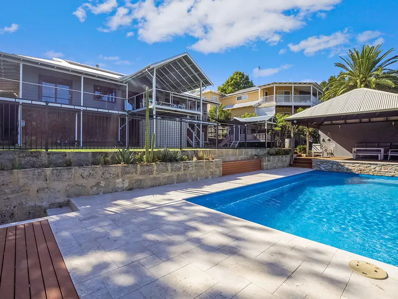 Short term opportunity: Fully furnished, modern home with stunning panoramic views!