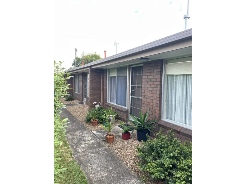 PERFECTLY LOCATED ONE-BEDROOM UNIT