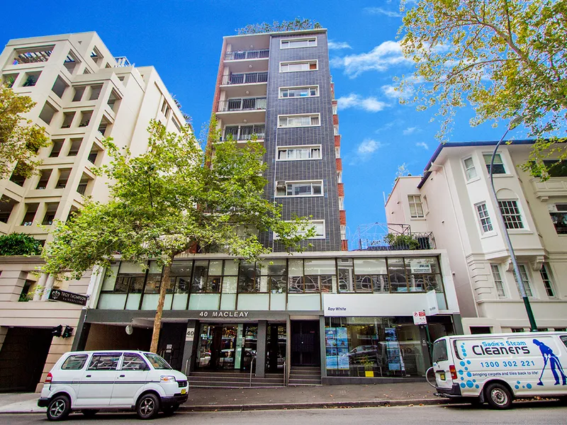 Desirable location on Macleay Street at the Parisien end of Potts Point