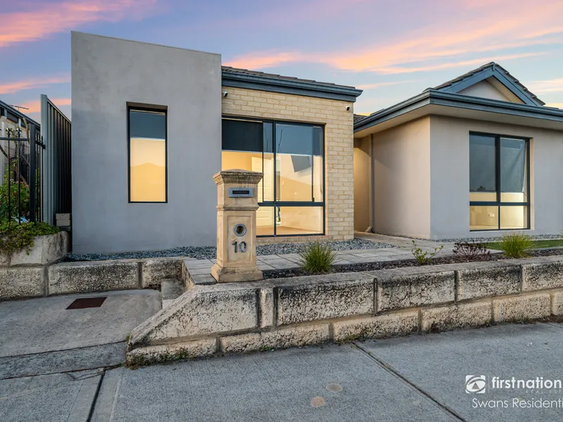 PEACEFUL LOCALE AND WALKING DISTANCE TO SHOPS - READY TO MOVE IN!