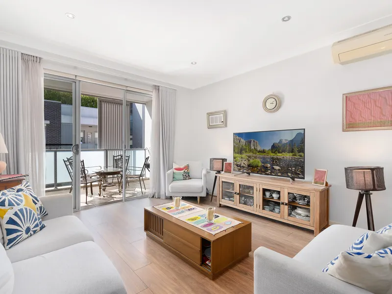 Stylish no-stress home or investment, peaceful and convenient