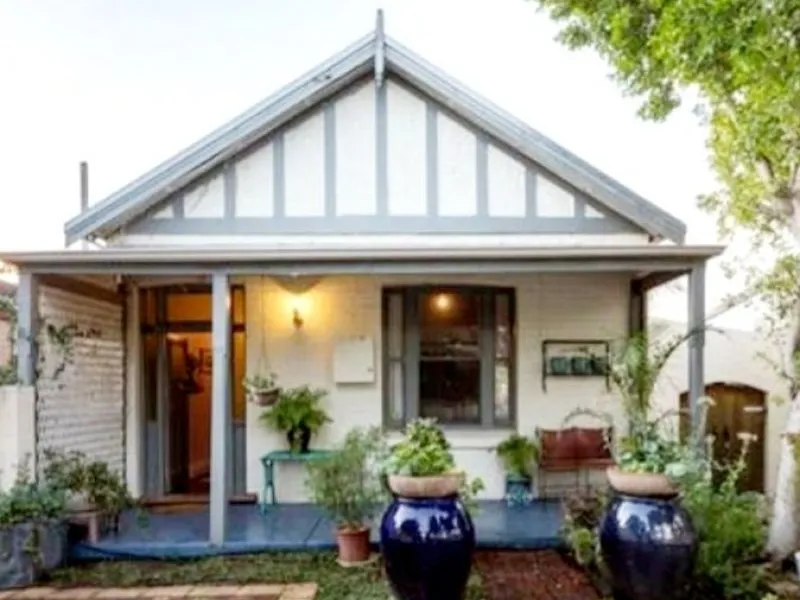 Cottesloe Character Cottage just 1km from the heart of Cottesloe village