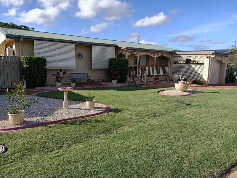 5 Beds, 2 Bath, Multiple Living - Great Svensson Heights Location