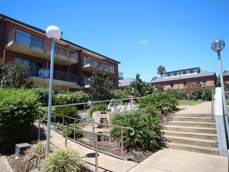 Spacious Two Bedroom Modern Apartment, Situated In Quiet Street - Conveniently Located