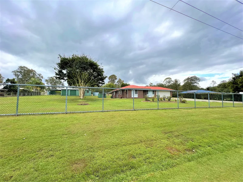 Ideal acreage lifestyle living