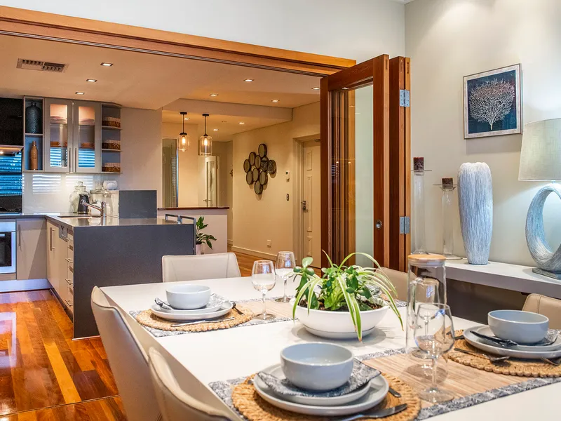 THIS LUXURY APARTMENT HAS IT ALL!