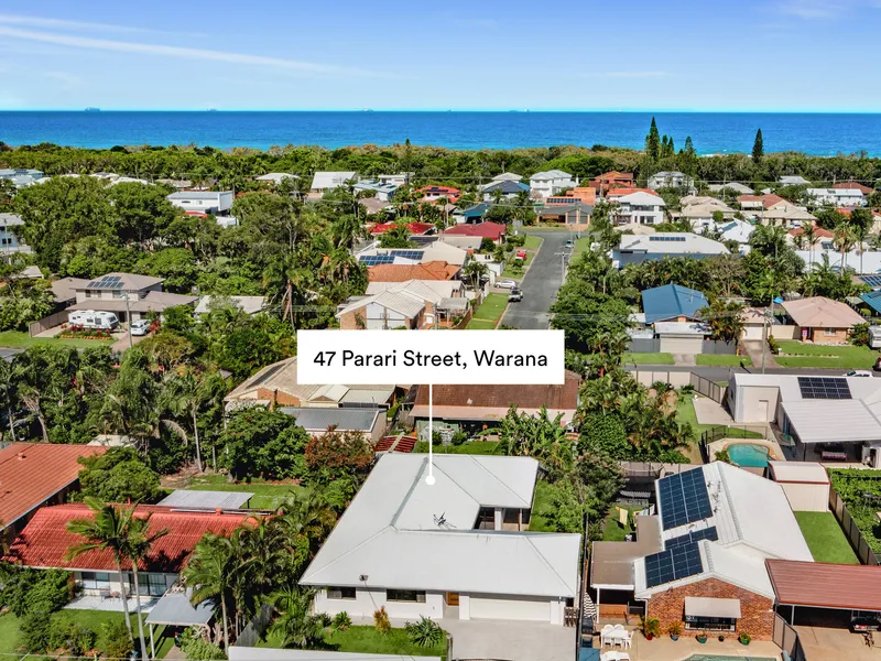 Palatial family home - Just nine roof tops to the beach
