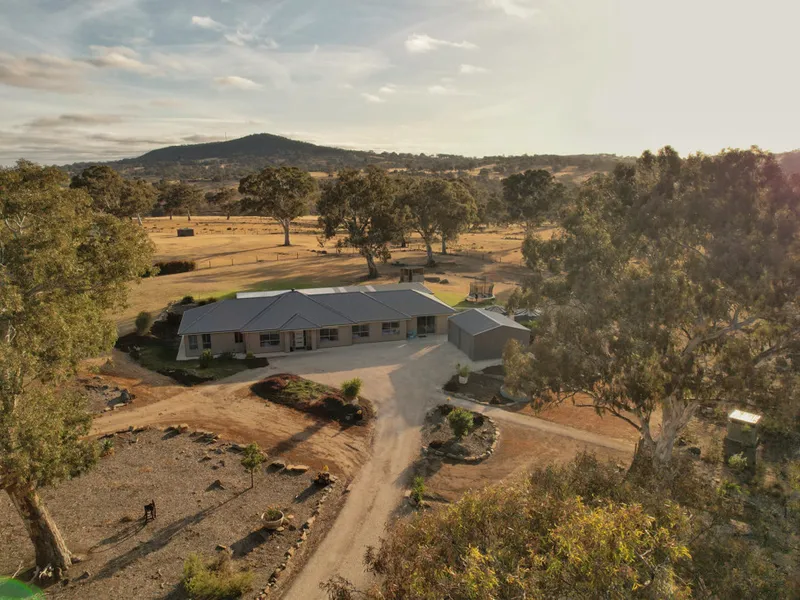 An Enviable Country lifestyle on over 5 acres with direct Mount Barker Summit Views