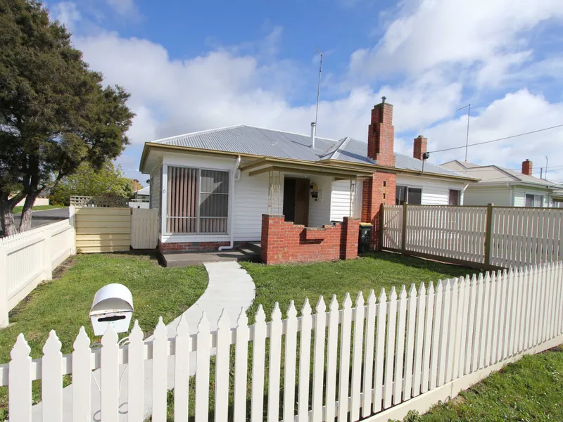 THREE BEDROOM UNIT IN QUIET STREET