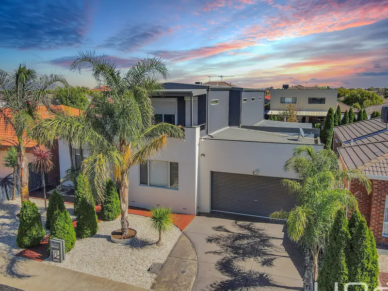 WALK TO WATERGARDENS SHOP CENTRE - EXCLUSIVE ROSEHEDGE ESTATE