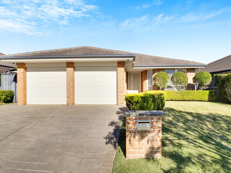 Renovated single level family residence at the centrepiece of Kellyville Ridge.