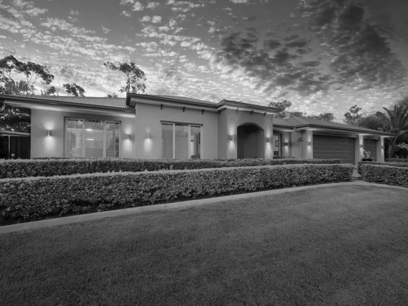 Escape to your own Resort + Stunning Pool + 2nd Tradesmen entrance to Shed (4000m2)