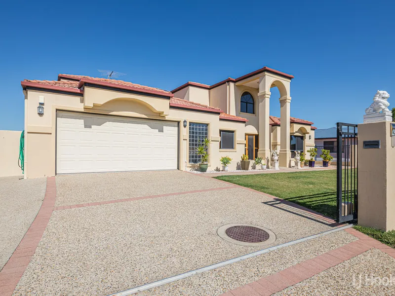 Canal Front Elegance And Style