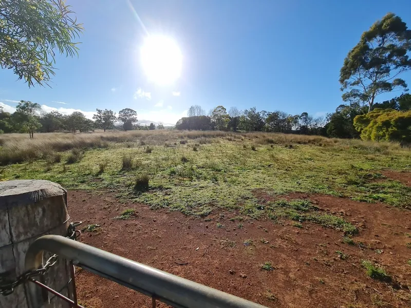 6 Acres on Highfields Door steep