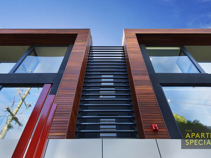 STUNNING ONE BEDROOM WITH STUDY IN PRIME LOCATION!