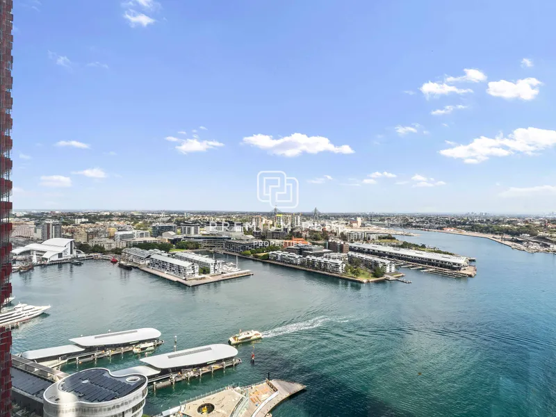 Wake up to beautiful waterviews - Luxury Living at One Sydney Harbour