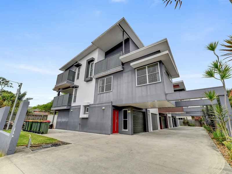 Modern living in convenient location