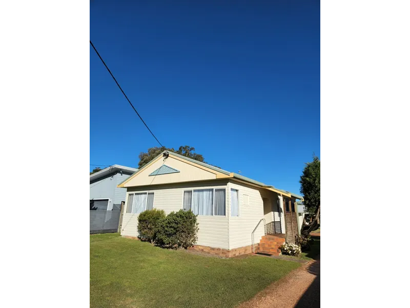 Freshly Painted 2 Bedroom Flat