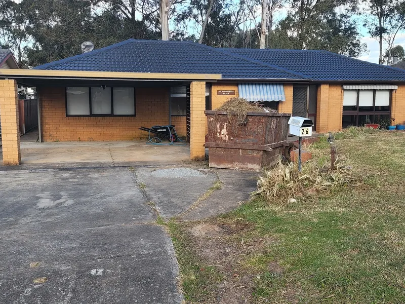Beautiful Family Home For Rent In Glenfield !! Quiet and Peaceful Location !!