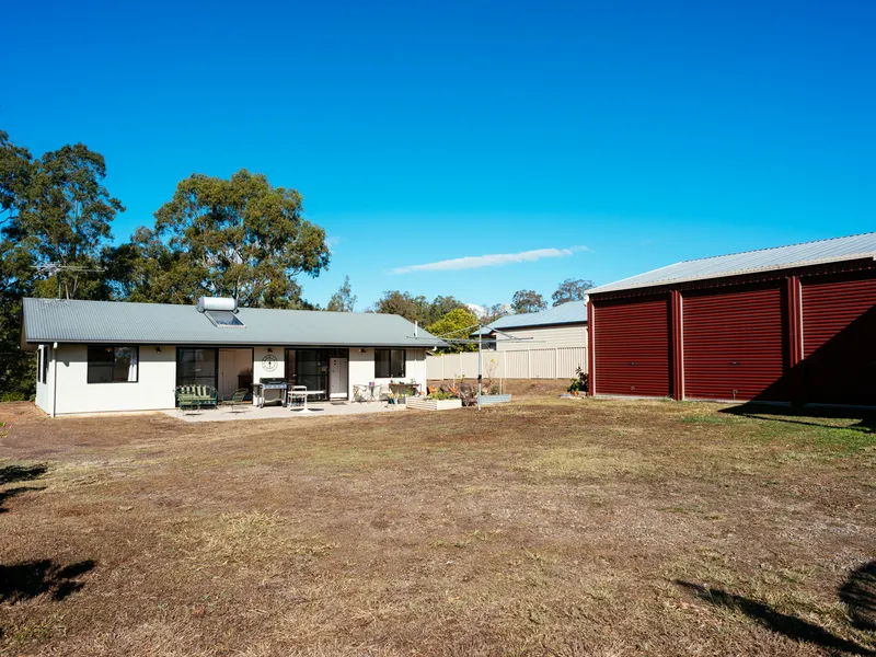Neat House / Huge Shed