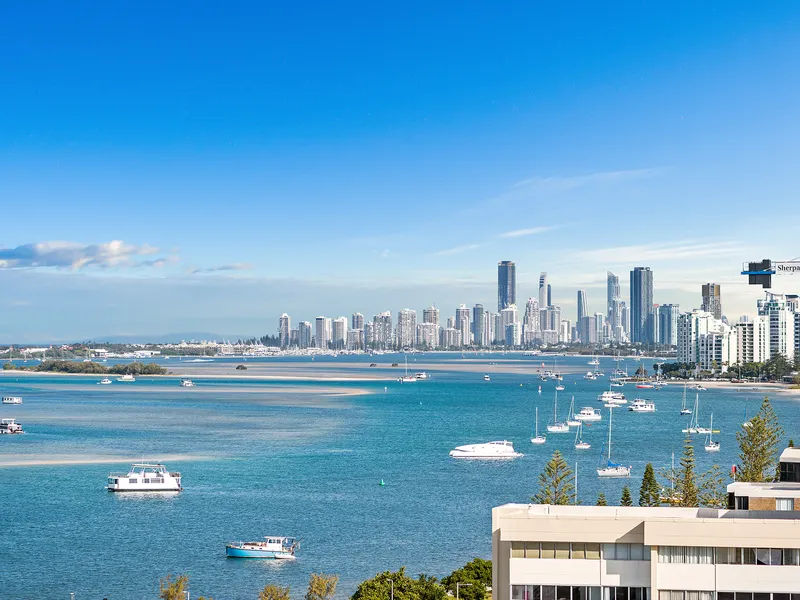 Grandstand Broadwater, Hinterland & Surfers Views - North Facing Living & Entertaining Areas