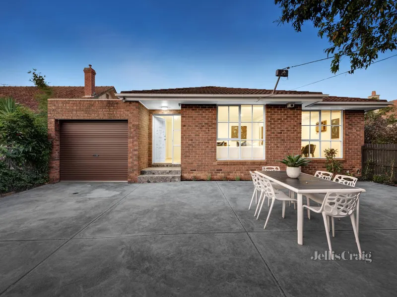 Stand alone single level with style